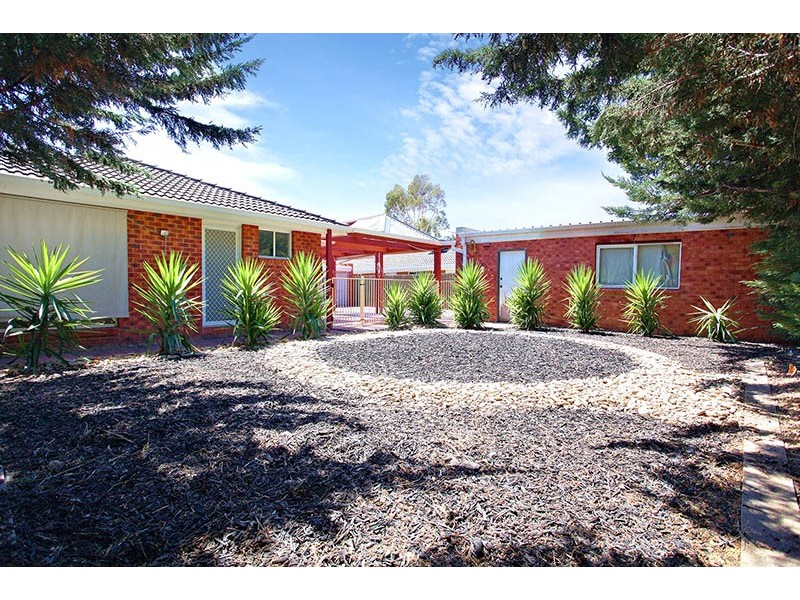 38 Chris Crt, Hillside VIC 3037