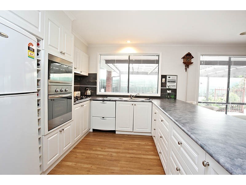 5 Catherine Drive, Hillside VIC 3037