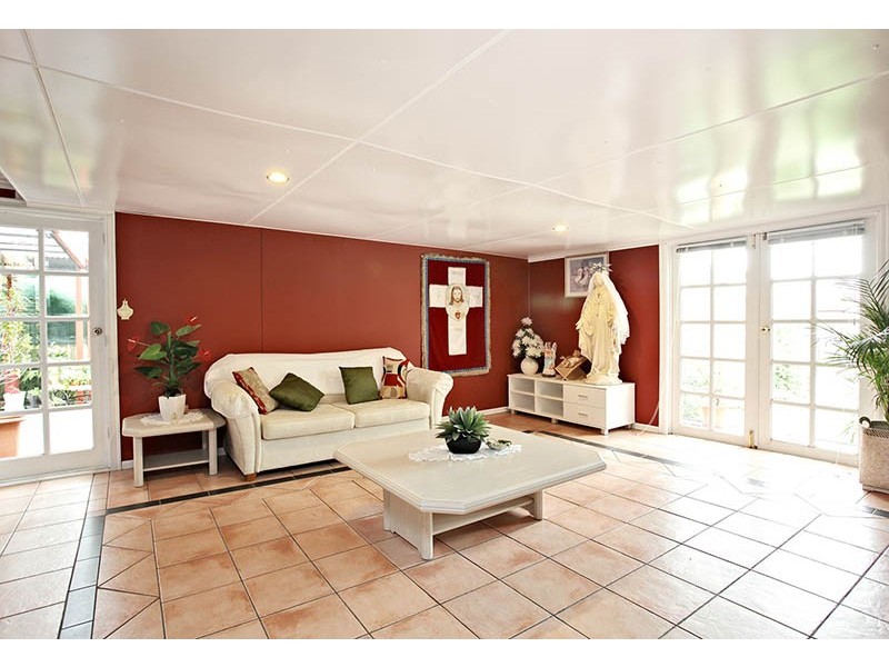 5 Catherine Drive, Hillside VIC 3037