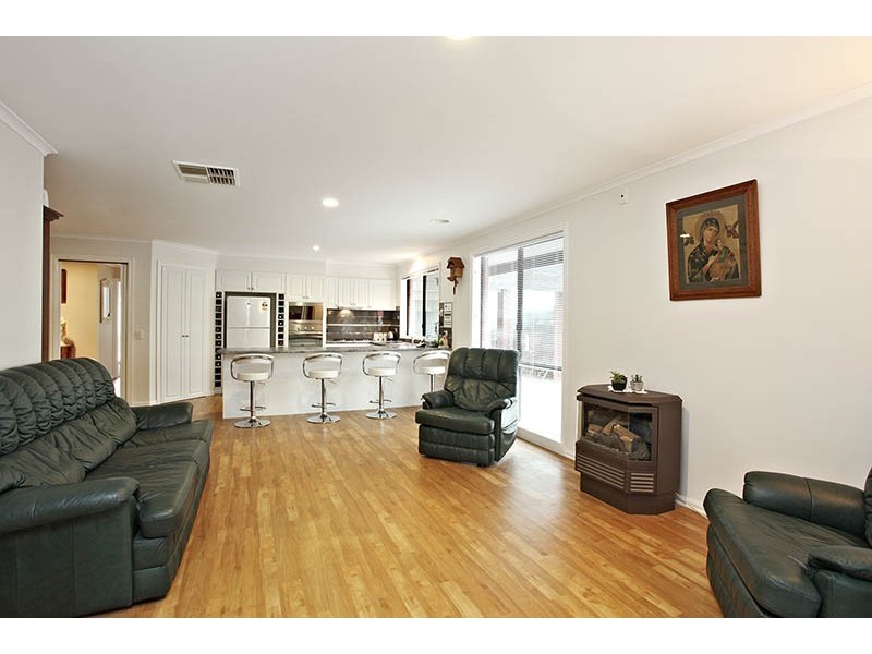 5 Catherine Drive, Hillside VIC 3037