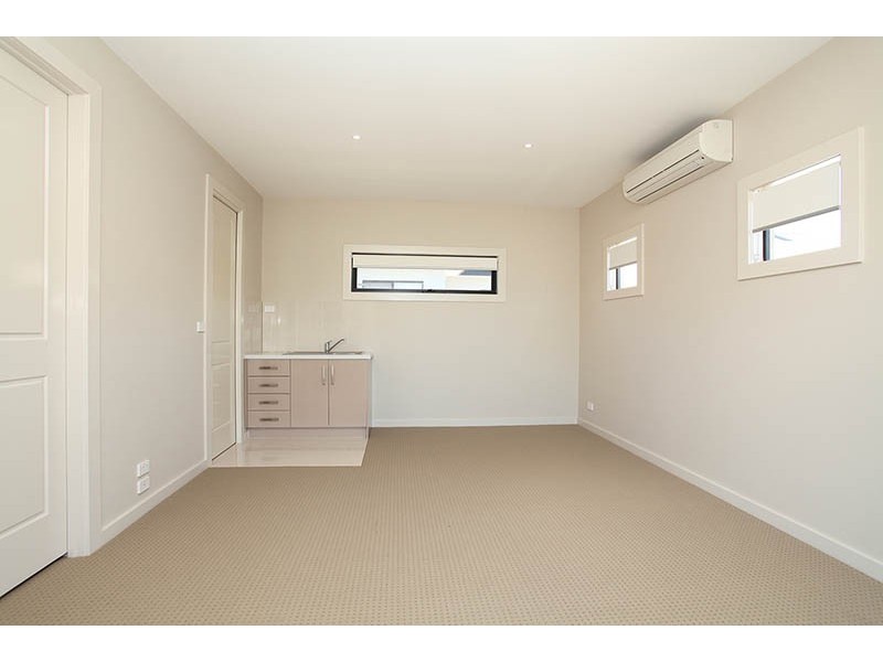 39 The Esplanade, Caroline Springs VIC 3023