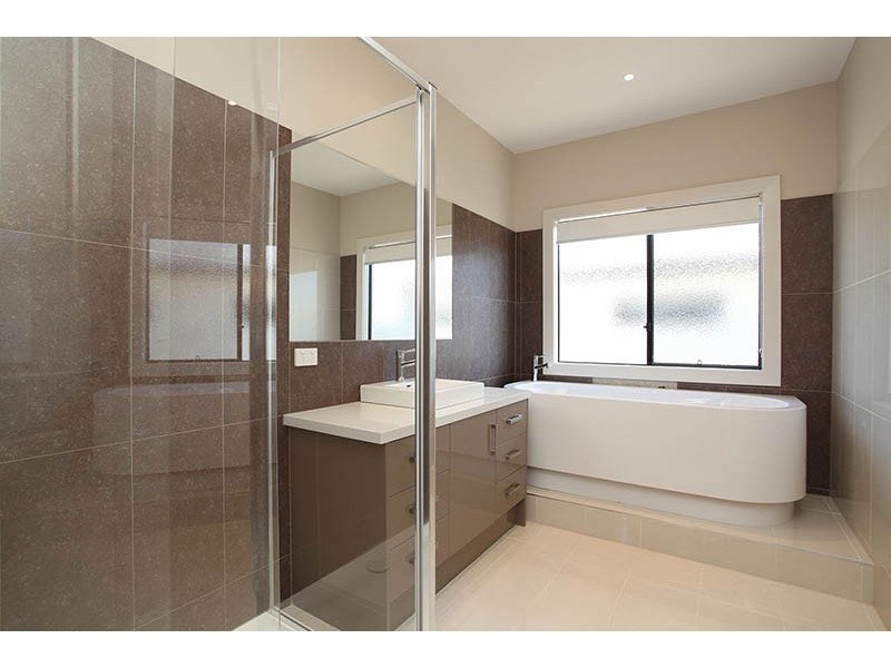 39 The Esplanade, Caroline Springs VIC 3023