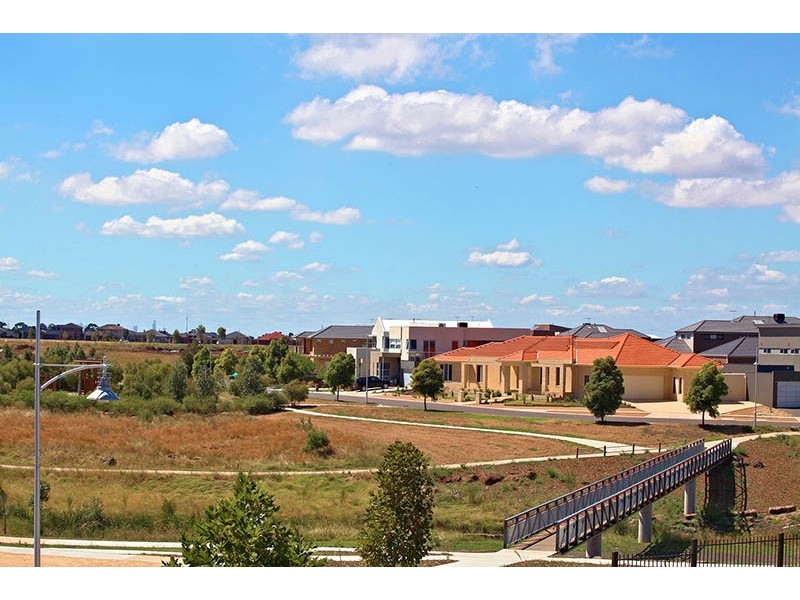 39 The Esplanade, Caroline Springs VIC 3023