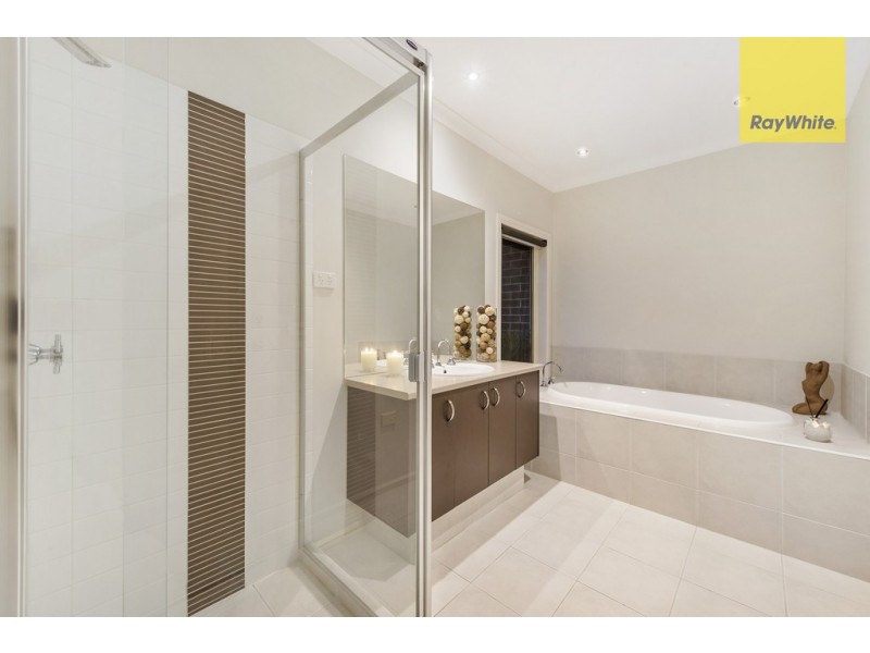 13 Salisbury Court, Hillside VIC 3037