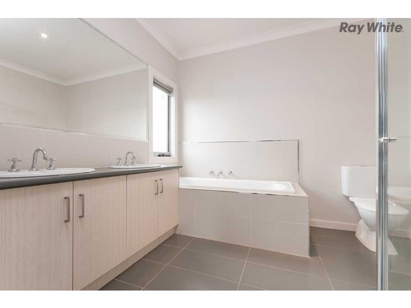 1 Kensington Street, Caroline Springs VIC 3023