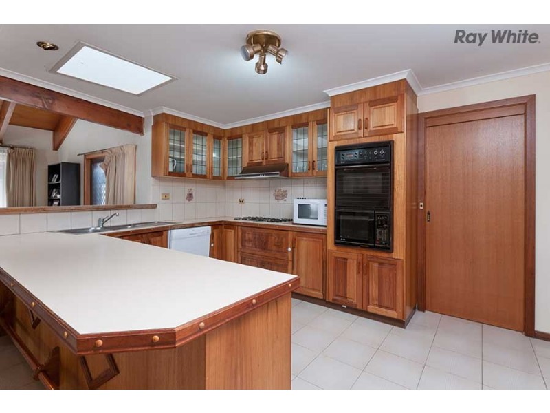 18 Morris Drive, Keilor Downs VIC 3038