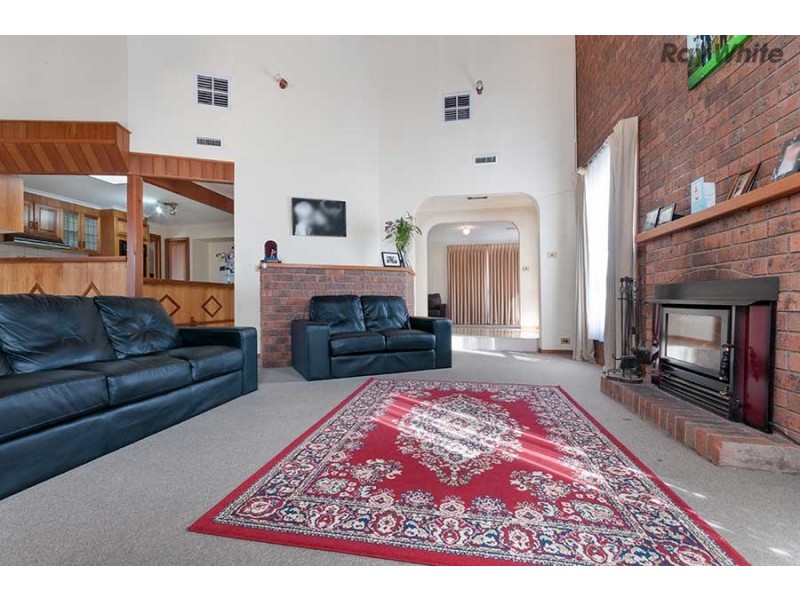 18 Morris Drive, Keilor Downs VIC 3038