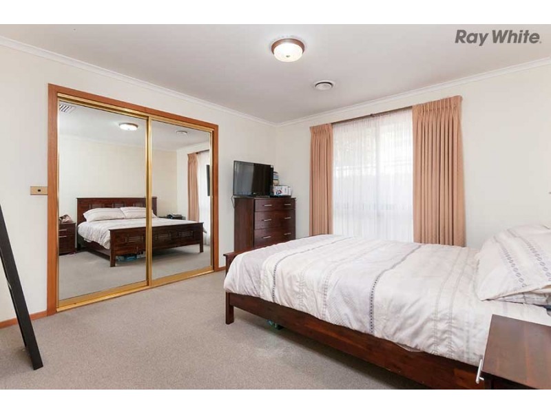 18 Morris Drive, Keilor Downs VIC 3038