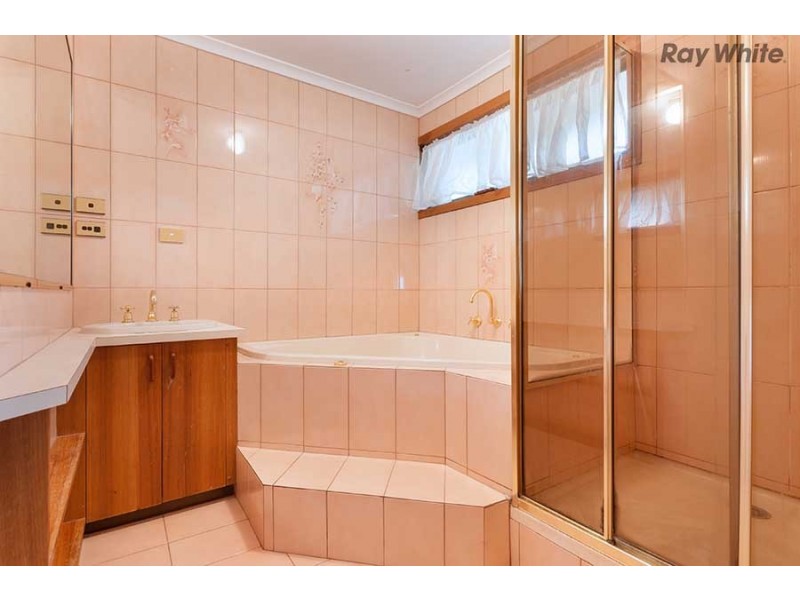 18 Morris Drive, Keilor Downs VIC 3038