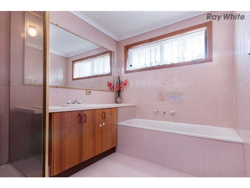 18 Morris Drive, Keilor Downs VIC 3038
