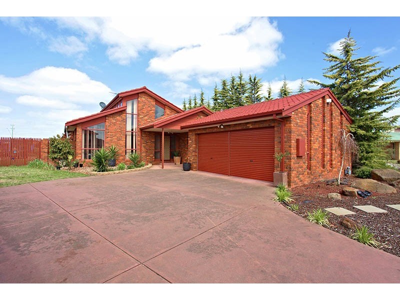 5 Thorogood Court, Taylors Lakes VIC 3038