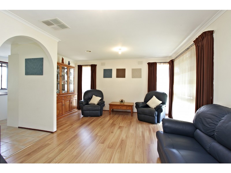 4 Barina Close, Keilor Downs VIC 3038