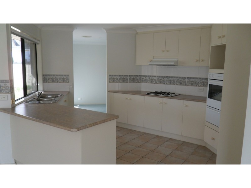 2/522 Melton Highway, Sydenham VIC 3037
