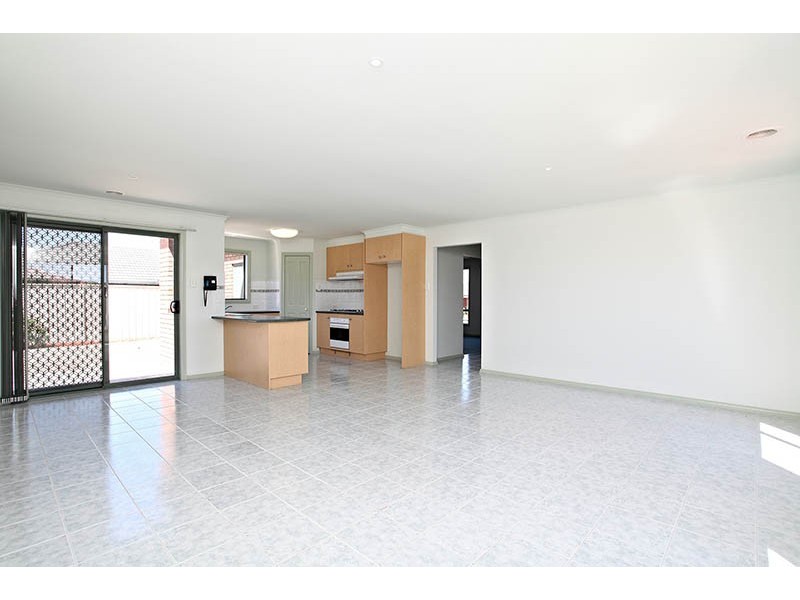 14 Amber Way, Taylors Hill VIC 3037