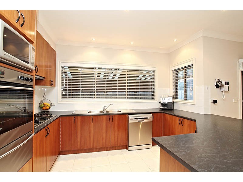 5 Summerhill Drive, Hillside VIC 3037