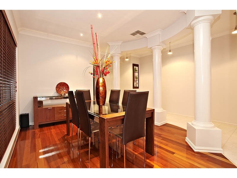 5 Summerhill Drive, Hillside VIC 3037