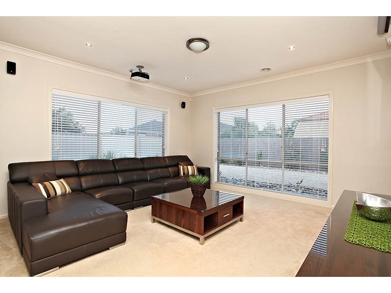 5 Summerhill Drive, Hillside VIC 3037