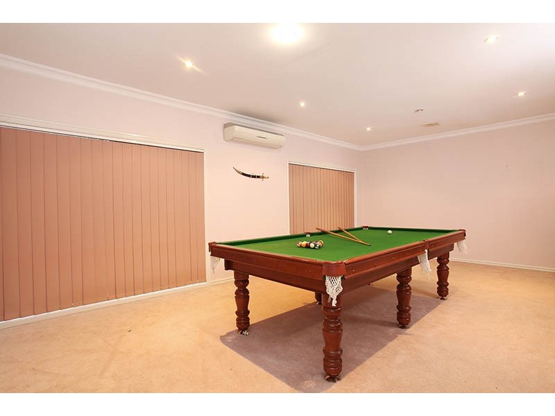 18 Shearer Close, Sydenham VIC 3037