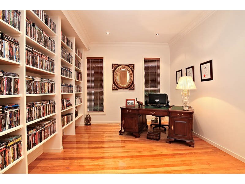 32 Blackman Crescent, Taylors Lakes VIC 3038