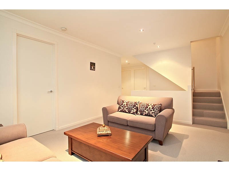 32 Blackman Crescent, Taylors Lakes VIC 3038