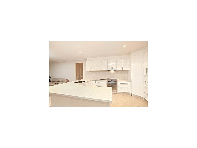 18 Bloomsbury Court, Hillside VIC 3037