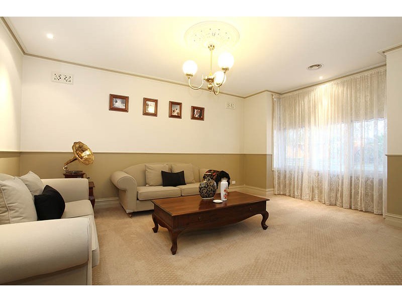 17 Wolviston Avenue, Hillside VIC 3037