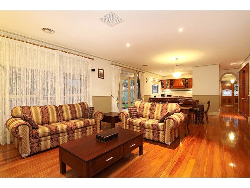 17 Wolviston Avenue, Hillside VIC 3037