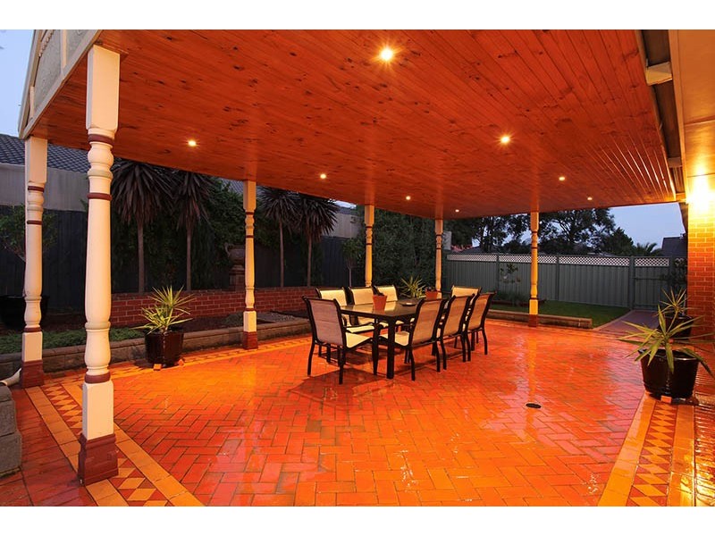 17 Wolviston Avenue, Hillside VIC 3037