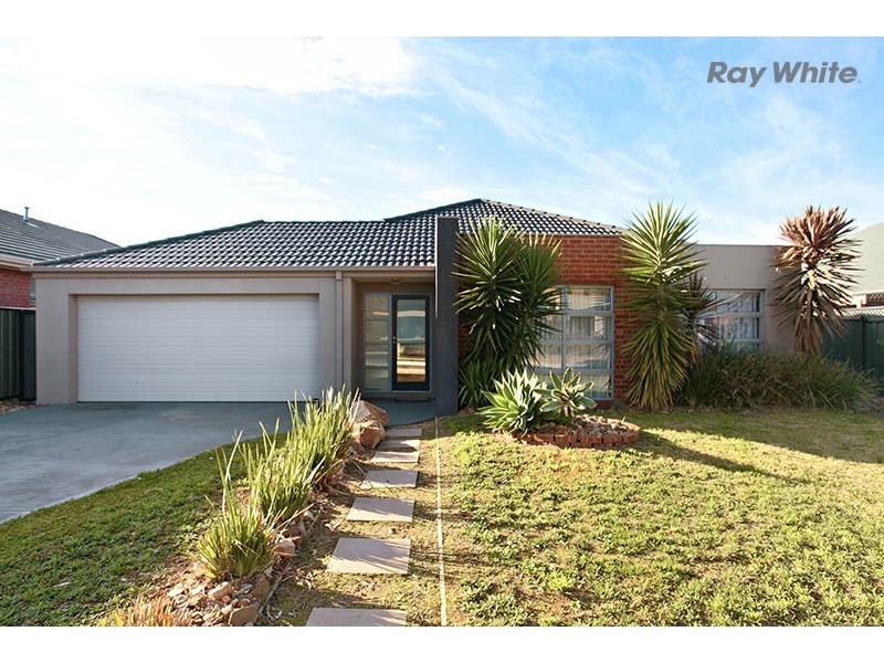 33 Melfin Drive, Hillside VIC 3037