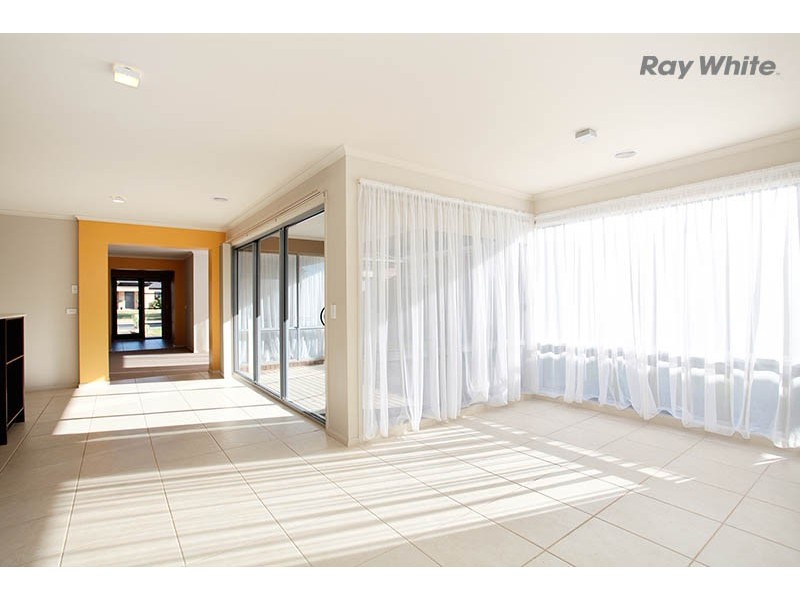 33 Melfin Drive, Hillside VIC 3037