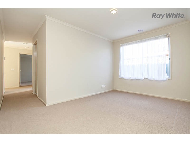 33 Melfin Drive, Hillside VIC 3037