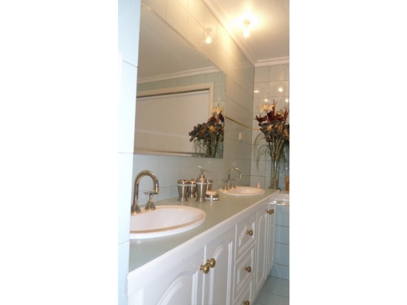 10 Fireball Court, Taylors Lakes VIC 3038