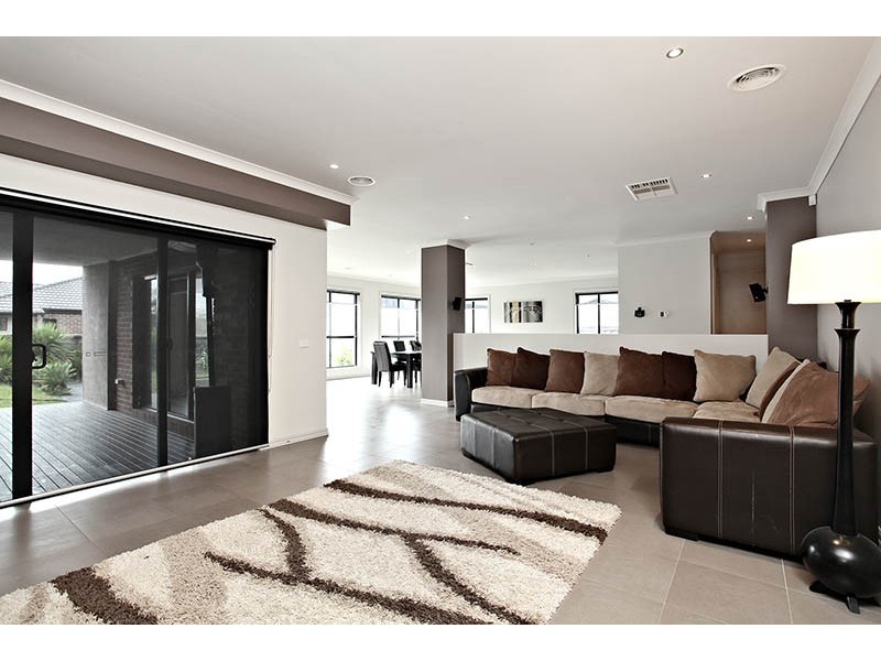 11 Chelsea Court, Burnside Heights VIC 3023