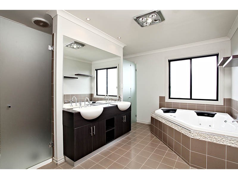 11 Chelsea Court, Burnside Heights VIC 3023