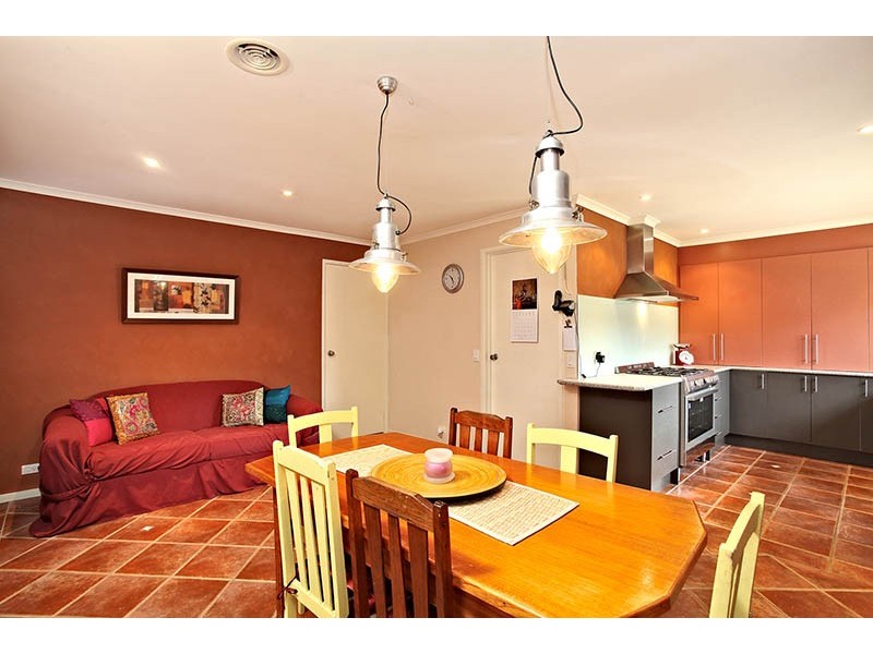 8 Wanganui Court, Taylors Lakes VIC 3038