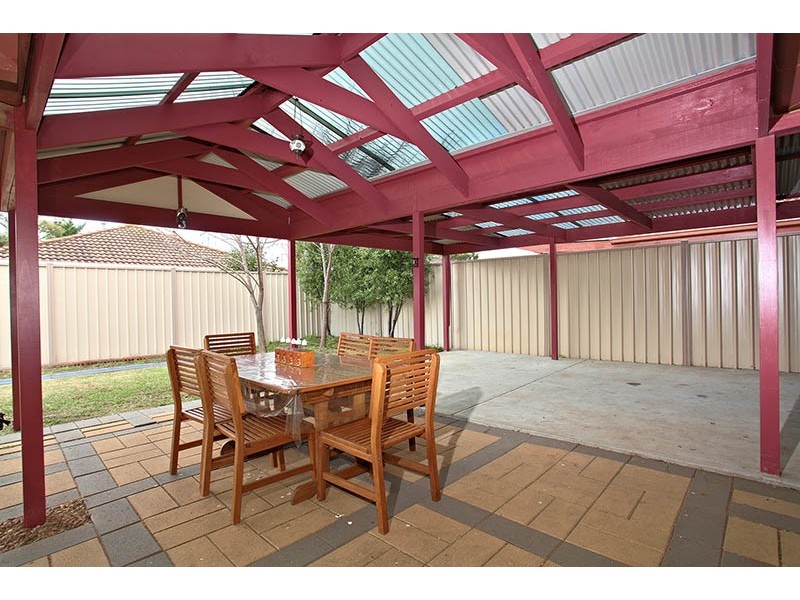 8 Wanganui Court, Taylors Lakes VIC 3038