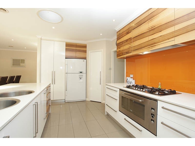 114 Lady Nelson Way, Taylors Lakes VIC 3038