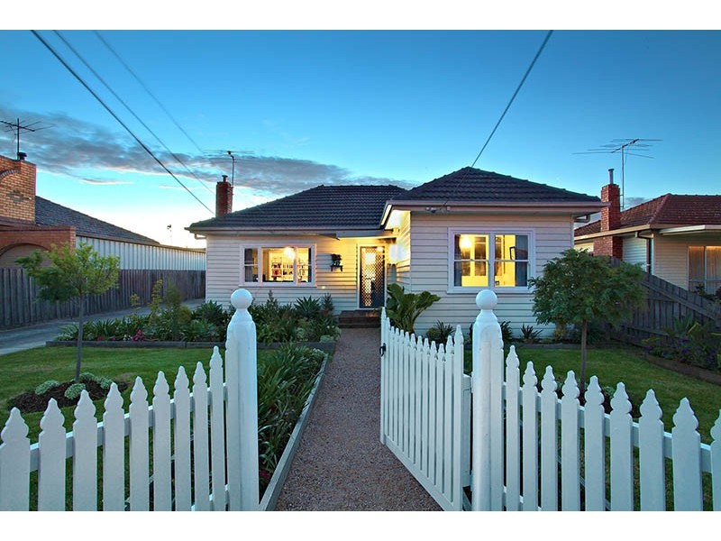 27 Euroa Avenue, Sunshine North VIC 3020