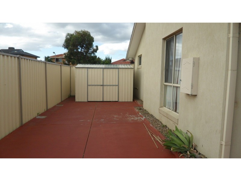 1/2 Erin Street, Hillside VIC 3037