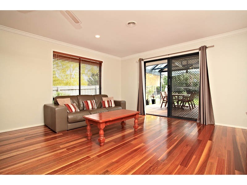 11 Ruthven Close, Hillside VIC 3037