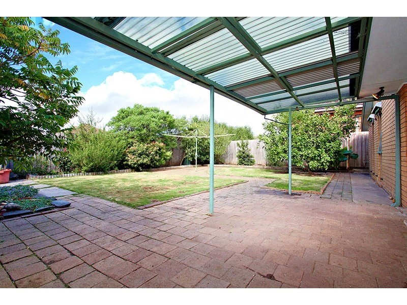 11 Rowan Drive, Kealba VIC 3021
