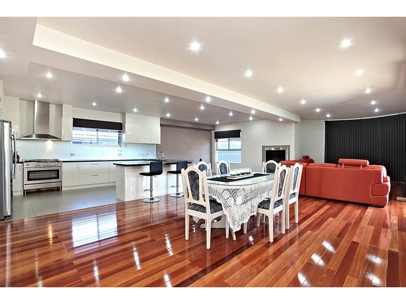 8 Argyle Way, Taylors Hill VIC 3037