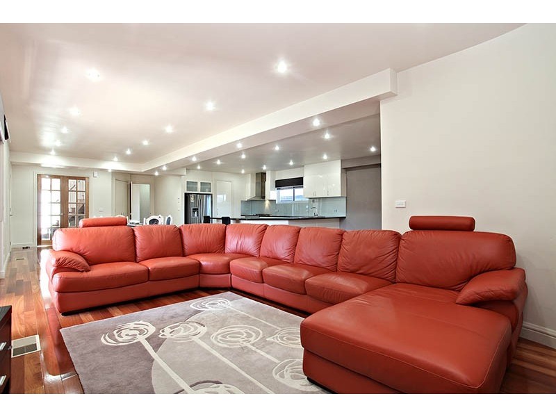 8 Argyle Way, Taylors Hill VIC 3037