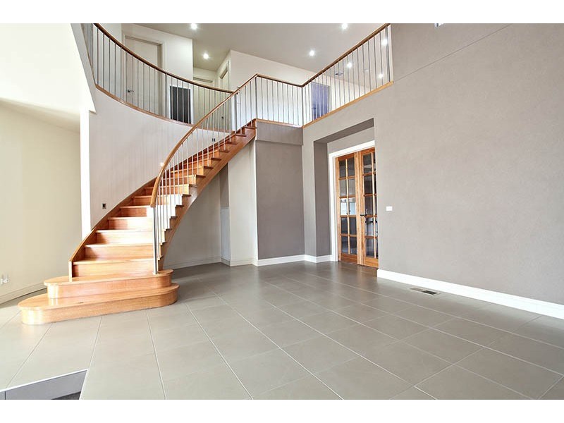 8 Argyle Way, Taylors Hill VIC 3037