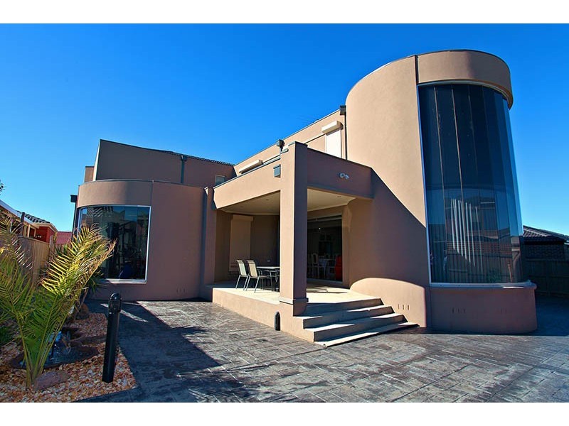 8 Argyle Way, Taylors Hill VIC 3037