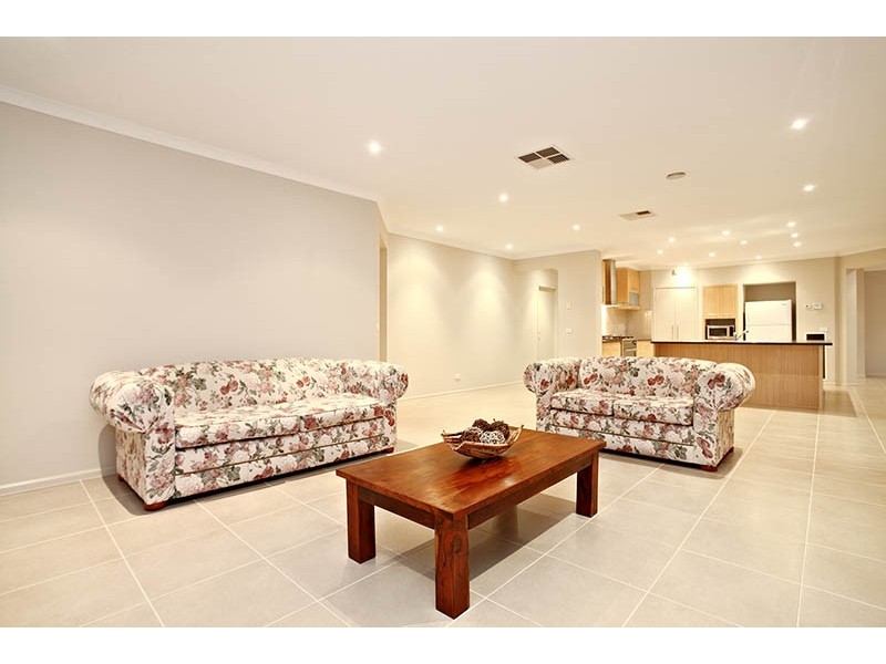 14 Pitt Street, Taylors Hill VIC 3037