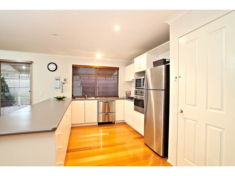 11 Melfin Drive, Hillside VIC 3037