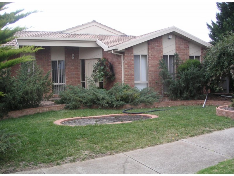 33 Sandpiper Drive, Taylors Lakes VIC 3038
