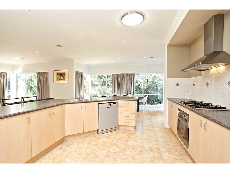 36 Loddon Drive, Taylors Hill VIC 3037
