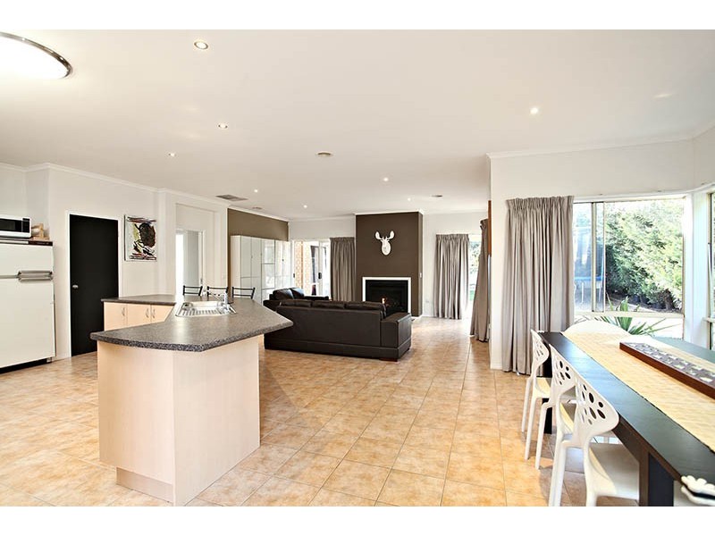 36 Loddon Drive, Taylors Hill VIC 3037